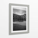 Silencio eterno en el patio del Palacio Clavijero en blanco y negro. - Nosion | Cuadro decorativo de Canvas Lab