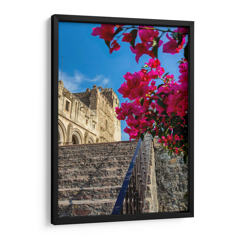 Histórico Monasterio de Yuriria enmarcado por vibrantes bugambilias bajo un cielo azul despejado. - Nosion | Cuadro decorativo de Canvas Lab