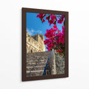Histórico Monasterio de Yuriria enmarcado por vibrantes bugambilias bajo un cielo azul despejado. - Nosion | Cuadro decorativo de Canvas Lab
