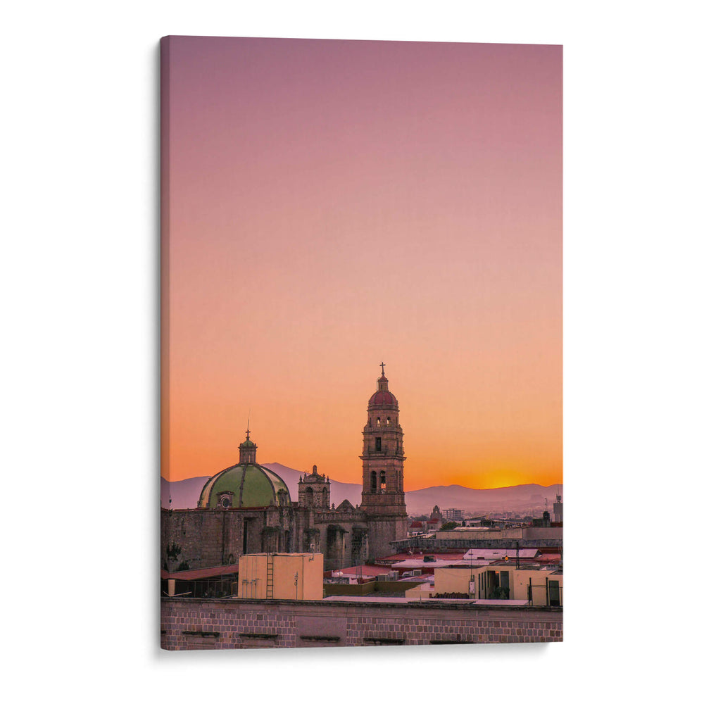 Atardecer Dorado sobre San Agustín, Morelia – Un Horizonte Atemporal. - Nosion | Cuadro decorativo de Canvas Lab