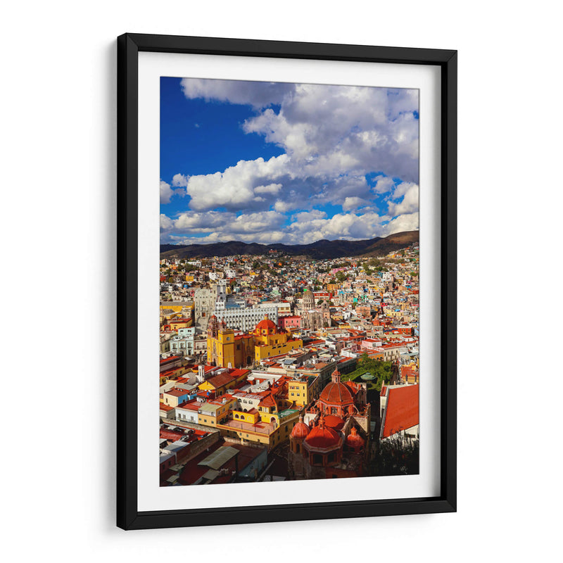 Arquitectura colonial colorida en Guanajuato, México – Un paisaje urbano vibrante bajo un cielo dramático. - Nosion | Cuadro decorativo de Canvas Lab