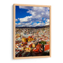 Arquitectura colonial colorida en Guanajuato, México – Un paisaje urbano vibrante bajo un cielo dramático. - Nosion | Cuadro decorativo de Canvas Lab