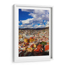 Arquitectura colonial colorida en Guanajuato, México – Un paisaje urbano vibrante bajo un cielo dramático. - Nosion | Cuadro decorativo de Canvas Lab