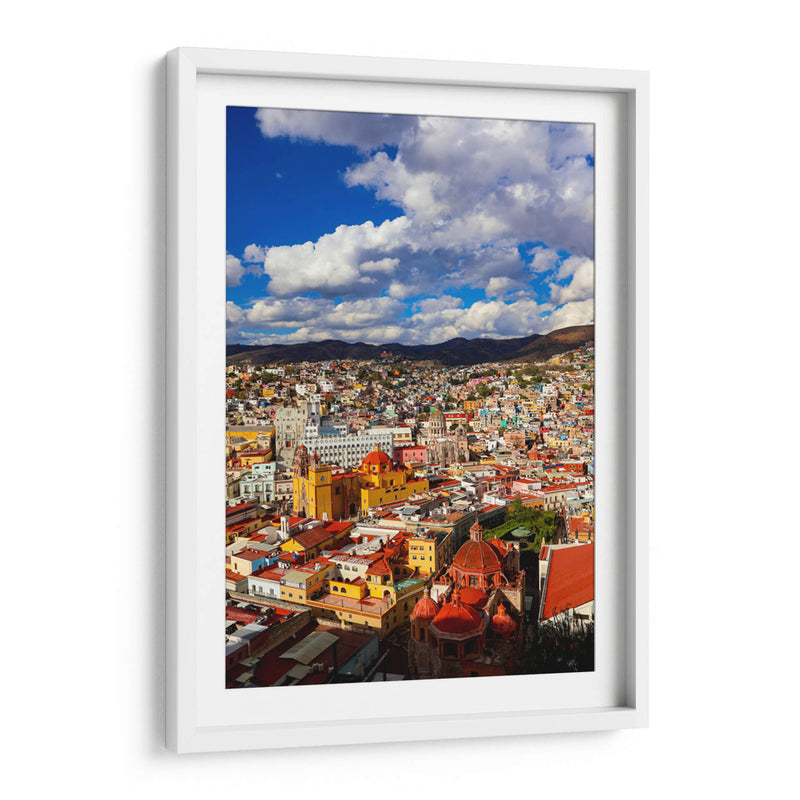 Arquitectura colonial colorida en Guanajuato, México – Un paisaje urbano vibrante bajo un cielo dramático. - Nosion | Cuadro decorativo de Canvas Lab