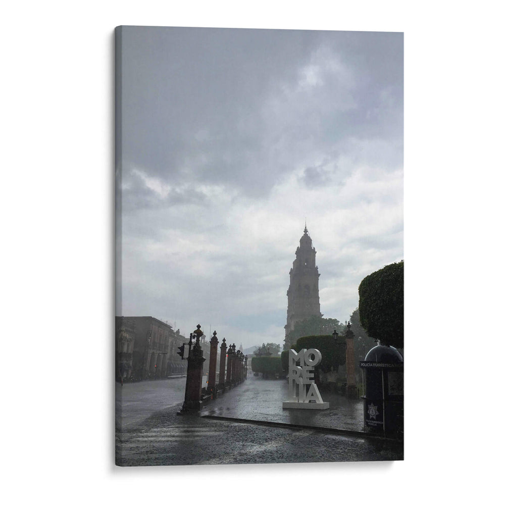 Tarde lluviosa en Morelia – Vista dramática de la Catedral y el Centro Histórico. - Nosion | Cuadro decorativo de Canvas Lab