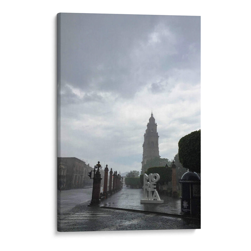 Tarde lluviosa en Morelia – Vista dramática de la Catedral y el Centro Histórico. - Nosion | Cuadro decorativo de Canvas Lab