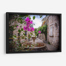 Callejón Mexicano Romántico con Flores y Muros de Piedra – Morelia, Fotografía Callejera Colonial. - Nosion | Cuadro decorativo de Canvas Lab