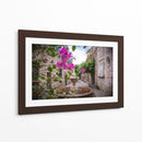 Callejón Mexicano Romántico con Flores y Muros de Piedra – Morelia, Fotografía Callejera Colonial. - Nosion | Cuadro decorativo de Canvas Lab