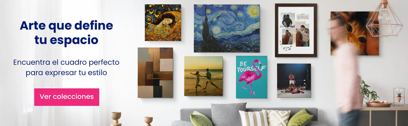 Pared de sala con una colección variada de cuadros, desde arte clásico de Van Gogh y cuadros abstractos, hasta cuadros personalizados de una pareja o arte minimalista en blanco y negro. Texto: "Arte que define tu espacio. Encuentra el cuadro perfecto para expresar tu estilo". Botón: Ver colecciones" - Canvas Lab.