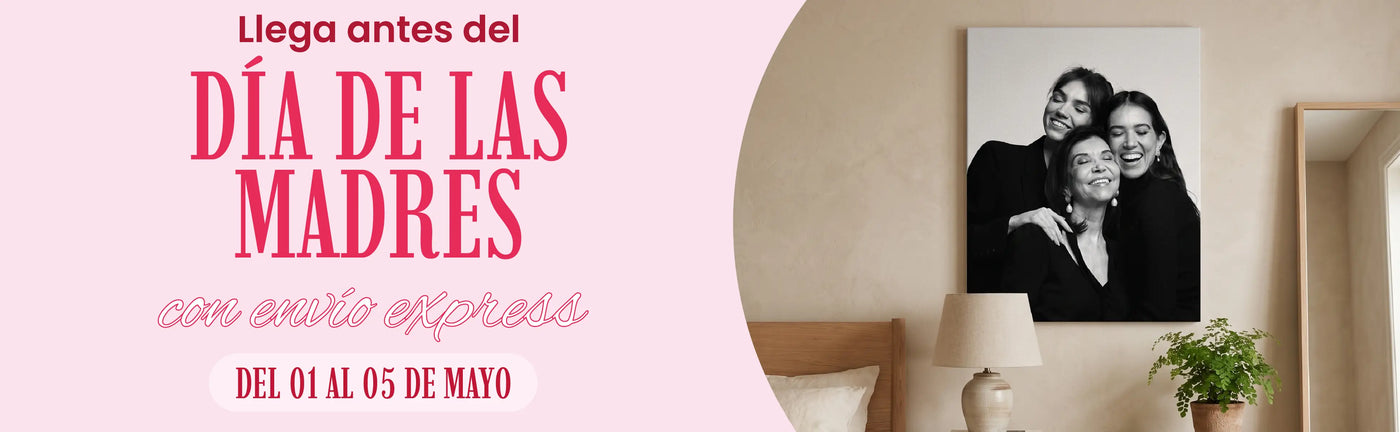 Pared de área común con un cuadro personalizado de una mamá abrazada por sus dos hijas. Texto: "Llega antes del día de las madres con envío express. Del 01 al 05 de Mayo". Botón: "Cuadros Personalizados" - Canvas Lab.