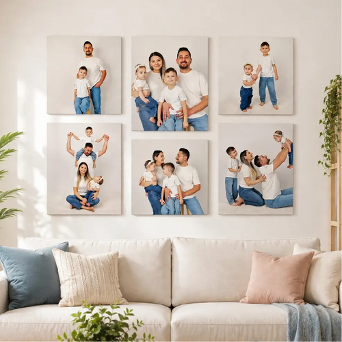 Una galeria de pared con seis cuadros de lienzo cuadrados personalizados de la misma familia en diferentes poses y combinaciones, todos con ropa a juego, montados sobre un sofá de salón.