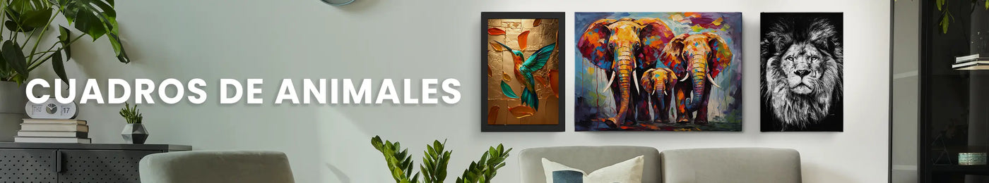 Sala moderna decorada con tres cuadros de animales, hechos por Canvas Lab. Un cuadro enmarcado de un colibrí con fondo dorado brillante; un canvas colorido de una familia de elefantes; y un canvas de un imponente león en blanco y negro. Texto: "CUADROS DE ANIMALES". Click lleva a colección de cuadros de todos los animales.