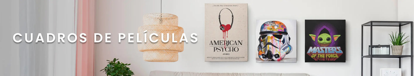 Sala minimalista decorada con un estilo variado de cuadros de Canvas Lab con temática de películas. Uno es de American Psycho, minimalista y conceptual; otro es de Star Wars con estilo de Pop Art; y uno más de Star Wars de estilo retro. Texto: "CUADROS DE PELÍCULAS". Click lleva a colección con todos los cuadros de películas de Canvas Lab.
