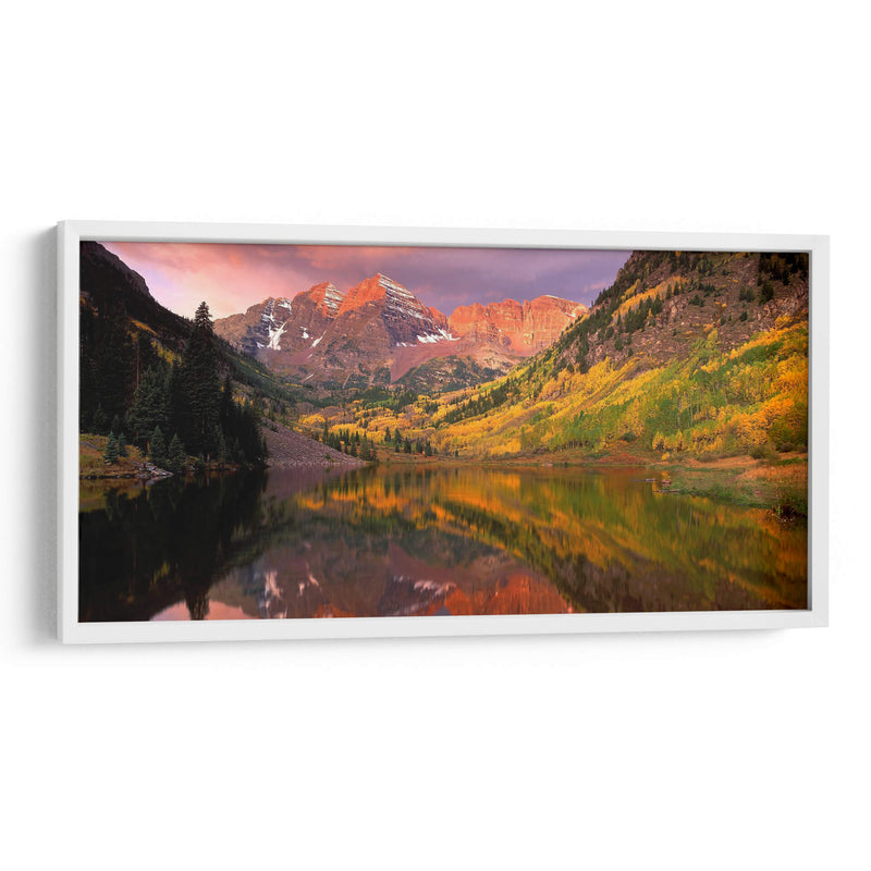 El reflejo de las montañas coloridas | Cuadro decorativo de Canvas Lab