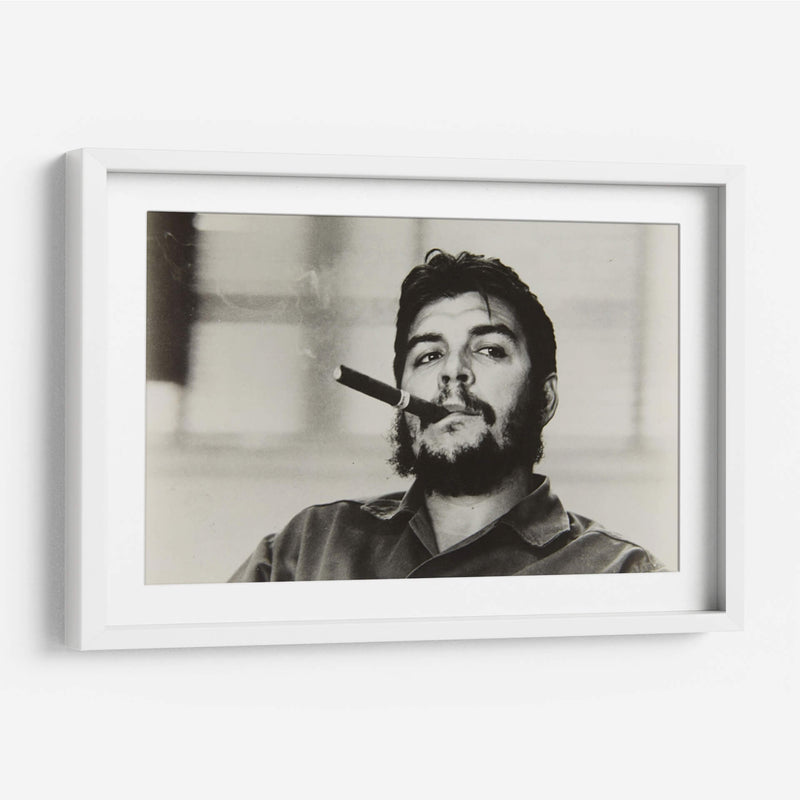 El Che fumando | Cuadro decorativo de Canvas Lab