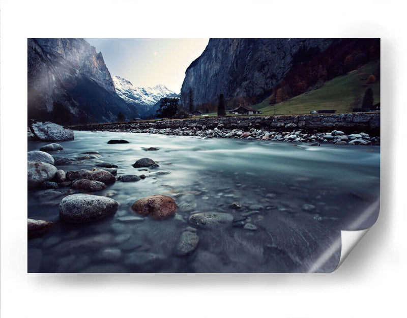 Río entre las montañas suizas | Cuadro decorativo de Canvas Lab