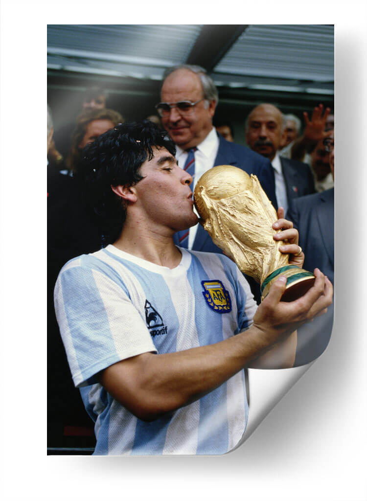 Maradona con la copa del mundo | Cuadro decorativo de Canvas Lab