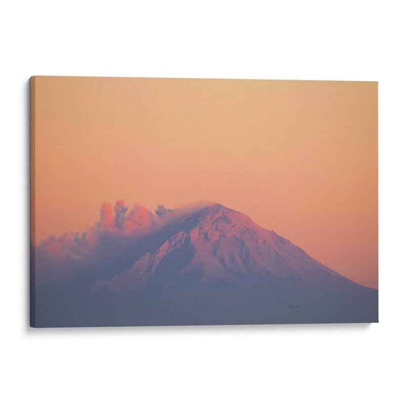 Popocatépetl humeante en un atardecer rosado - figastrophoto | Cuadro decorativo de Canvas Lab