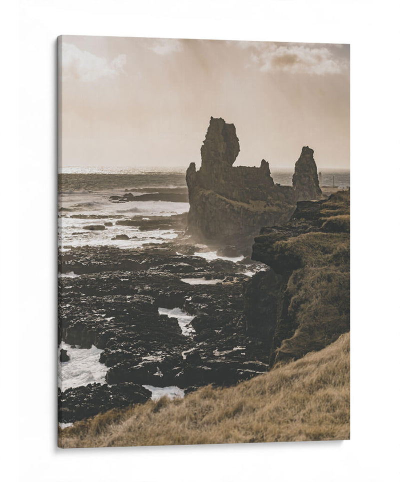 Rocas de Lóndrangar - Islandia - Emmanuel Ramírez | Cuadro decorativo de Canvas Lab