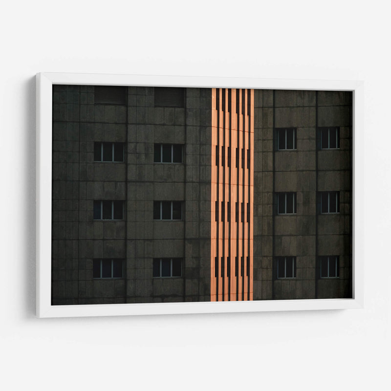 Edificio terracota iluminado | Cuadro decorativo de Canvas Lab